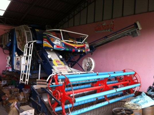 ต้องการขายรถเกี่ยวข้าวเกษตรพัฒนารุ่นปลดหนี้พร้อมสิบล้ออีซูซุร๊อคกี้ 175 ต้องการขายรถเกี่ยวข้าวเกษตรพัฒนารุ่นปลดหนี้พร้อมสิบล้ออีซูซุร๊อคกี้ 175