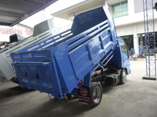 ISUZU NKR การ์ตูน  135 HP 4 สูบป้ายเล็กไม่ติดเวลากระบะดั้มพ์ 3 เมตร