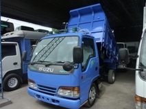 ISUZU NKR การ์ตูน  135 HP 4 สูบป้ายเล็กไม่ติดเวลากระบะดั้มพ์ 3 เมตร