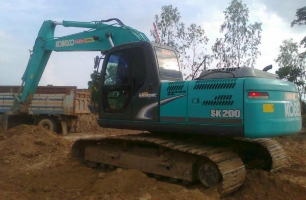 KOBELCO MARK 8 YN12 SUPER SK-200 รถบอดี้สวยเดิมๆมากครับ ทำงาน 5,500 ชม. เครื่องแห้งแรงดี ภายในห้องเก๋งสะอาดสวย แอร์เย็น ไฟฟ้าหน้าจอครบหมด ภายนอกบูมอาร์มสวยไม่มีดาม ช่วงล่างแน่นดีประมาณ 80\% พร้อมทำงานได้เลย เอกสารเล่มทะเบียนครบพร้อมโอน ราคาต่อรองได้ครับ