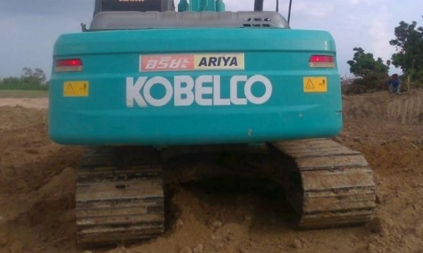 KOBELCO MARK 8 YN12 SUPER SK-200 รถบอดี้สวยเดิมๆมากครับ ทำงาน 5,500 ชม. เครื่องแห้งแรงดี ภายในห้องเก๋งสะอาดสวย แอร์เย็น ไฟฟ้าหน้าจอครบหมด ภายนอกบูมอาร์มสวยไม่มีดาม ช่วงล่างแน่นดีประมาณ 80\% พร้อมทำงานได้เลย เอกสารเล่มทะเบียนครบพร้อมโอน ราคาต่อรองได้ครับ