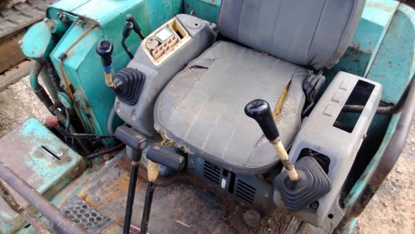 KOMATSU PC30-7  เก่าไทย ขายตามสภาพนะครับ มีให้เลือก 2 นะครับ