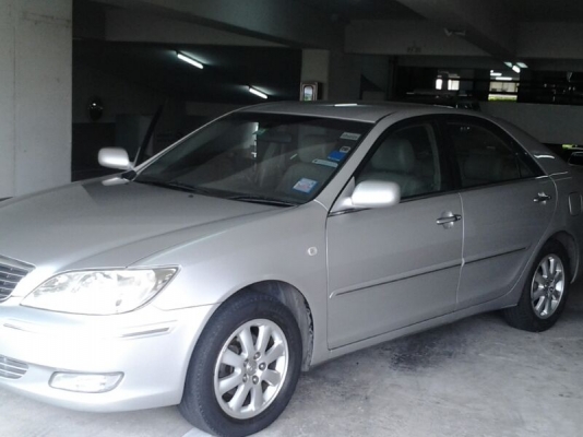 ขาย TOYOTA CAMRY 2.0 Q ปี 03 ใช้น้อย 80,000 โลเช็คศูนย์ตลอดไม่เคยติดแก็ส ปรับลดราคาแล้ว