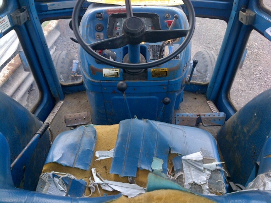 รถไถฟอร์ดเพลาเดียว 6600 ยางสวย ห้องเก๋งสวย รถไถฟอร์ดเพลาเดียว 6600 ยางสวย ห้องเก๋งสวย