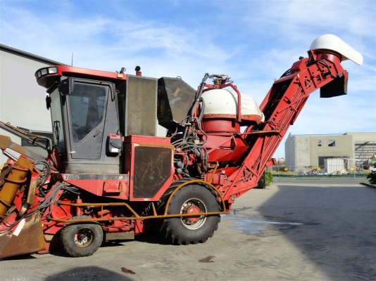 รถตัดอ้อย CASE 7000 ปี 2007 ล้อยาง เครื่อง Iveco 350 แรงม้า ใช้งาน 5,000 ชั่วโมง รถตัดอ้อย CASE 7000 ปี 2007 ล้อยาง เครื่อง Iveco 350 แรงม้า ใช้งาน 5,000 ชั่วโมง