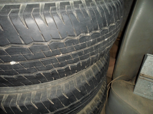 ขายเหมายางหมดกอง** 9 เส้น **ขอบ 16  ยังสด ไม่บวม ถูกๆครับ