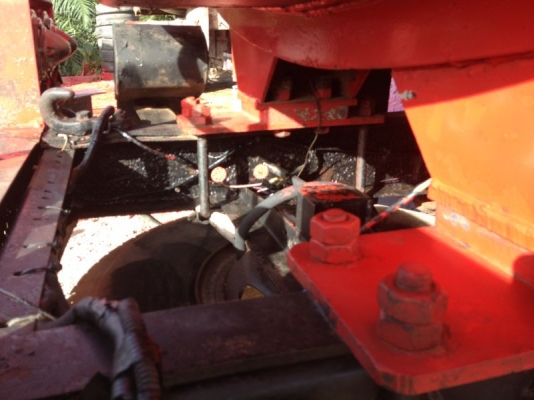 รถฮีโน่ 6 ล้อ บรรทุกน้ำมัน FC2W 120 แรงม้า ปี 39  สนใจติดต่อ 081 - 6079515