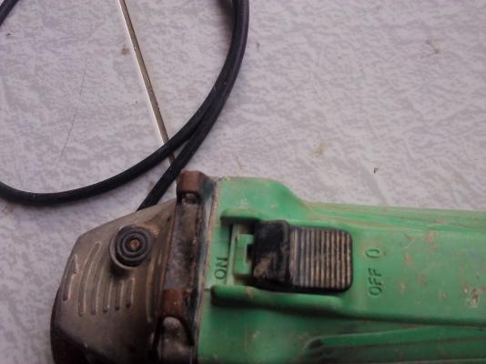 เครื่องเจียร์มือ4นิ้ว ของ HITACHI สภาพพร้อมใช้(เปิดเครื่องแล้วภ่ายVDOให้ด) เครื่องเจียร์มือ4นิ้ว ของ HITACHI สภาพพร้อมใช้(เปิดเครื่องแล้วภ่ายVDOให้ด)