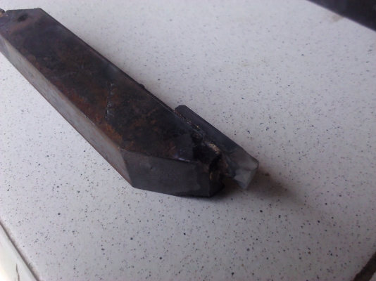 มีดกลึงแบบเชื่อมติดพร้อมด้ามและเจียร์ให้(มีVDOทดสอบกลึงให้ดู) ใช้ได้เลยเมื่อไปถึง เชื่อมให้แบบหนึ่งด้านและสองด้าน