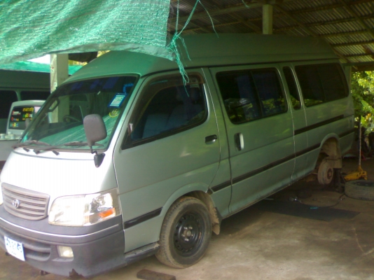 ขายTOYOTAหลังคาสูงปี02 เครื่อง3000แต่งVIPแต่ถอดชุดลำโพง ทีวีออกแล้ว