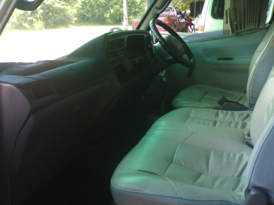 ขายTOYOTAหลังคาสูงปี02 เครื่อง3000แต่งVIPแต่ถอดชุดลำโพง ทีวีออกแล้ว