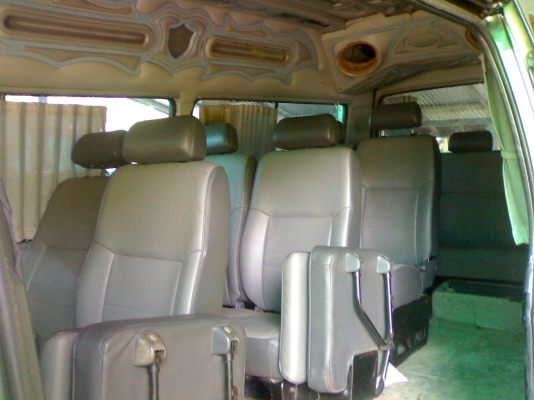 ขายTOYOTAหลังคาสูงปี02 เครื่อง3000แต่งVIPแต่ถอดชุดลำโพง ทีวีออกแล้ว