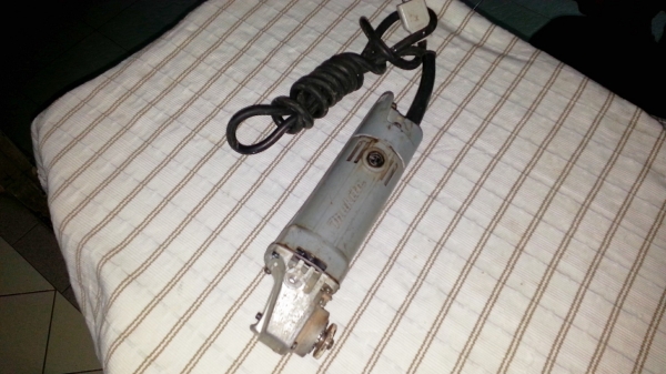 ขายหินเจีย(ลูกหมู)ขนาดใส่ใบ4นิ้วยี่ห้อMAKITAรุ่น9500ของแท้MADE IN JAPAN