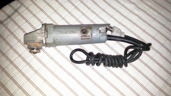 ขายหินเจีย(ลูกหมู)ขนาดใส่ใบ4นิ้วยี่ห้อMAKITAรุ่น9500ของแท้MADE IN JAPAN