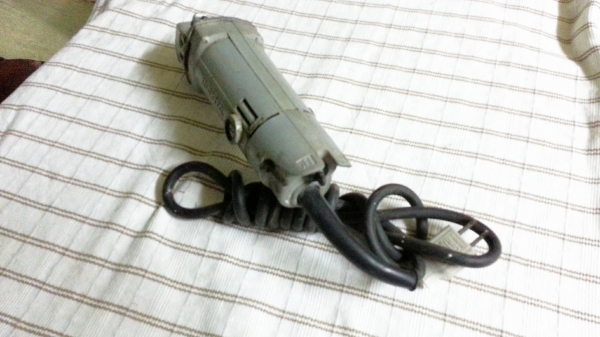 ขายหินเจีย(ลูกหมู)ขนาดใส่ใบ4นิ้วยี่ห้อMAKITAรุ่น9500ของแท้MADE IN JAPAN