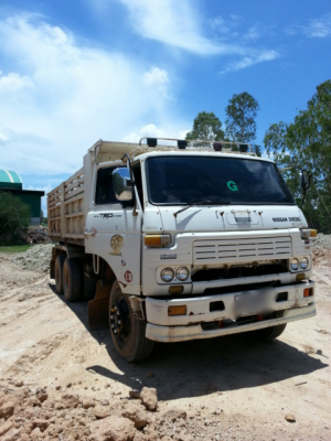 ขายรถบรรทุกสิบล้อดั๊มพ์ Nissan เครื่อง 260 แรง ด.เคซีโคราช ทะเบียนพร้อม