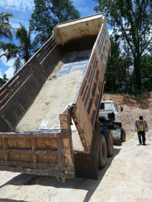 ขายรถบรรทุกสิบล้อดั๊มพ์ Nissan เครื่อง 260 แรง ด.เคซีโคราช ทะเบียนพร้อม