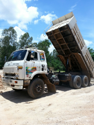 ขายรถบรรทุกสิบล้อดั๊มพ์ Nissan เครื่อง 260 แรง ด.เคซีโคราช ทะเบียนพร้อม