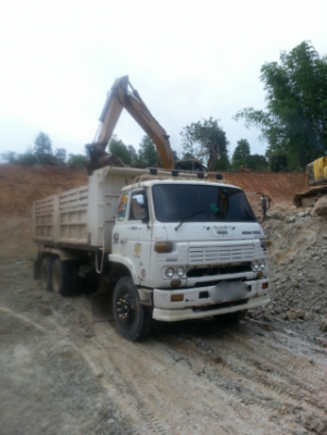 ขายรถบรรทุกสิบล้อดั๊มพ์ Nissan เครื่อง 260 แรง ด.เคซีโคราช ทะเบียนพร้อม