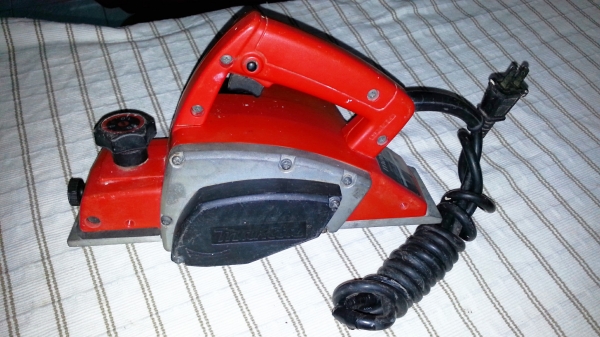 ขายกบไฟฟ้ายี่ห้อmaktecขนาด3นิ้วสภาพสวยๆคับ