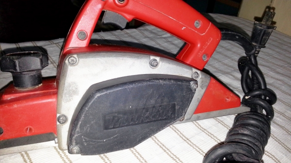 ขายกบไฟฟ้ายี่ห้อmaktecขนาด3นิ้วสภาพสวยๆคับ