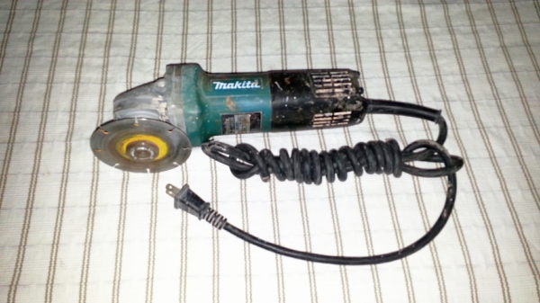 ขายหินเจียขนาด4นิ้วยี่ห้อmakitaรุ่น9553Bพร้อมใช้งานคับ