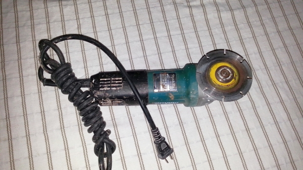 ขายหินเจียขนาด4นิ้วยี่ห้อmakitaรุ่น9553Bพร้อมใช้งานคับ