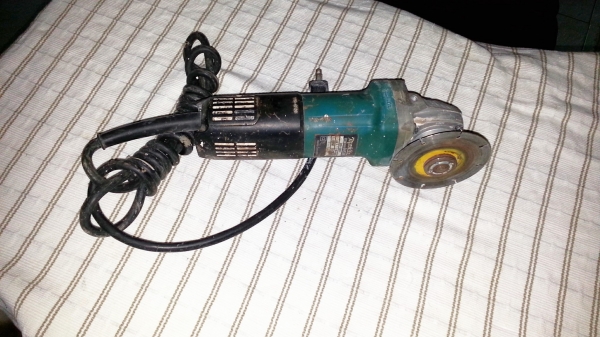 ขายหินเจียขนาด4นิ้วยี่ห้อmakitaรุ่น9553Bพร้อมใช้งานคับ