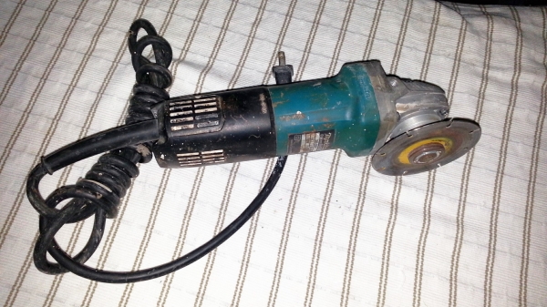 ขายหินเจียขนาด4นิ้วยี่ห้อmakitaรุ่น9553Bพร้อมใช้งานคับ