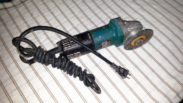 ขายหินเจียขนาด4นิ้วยี่ห้อmakitaรุ่น9553Bพร้อมใช้งานคับ