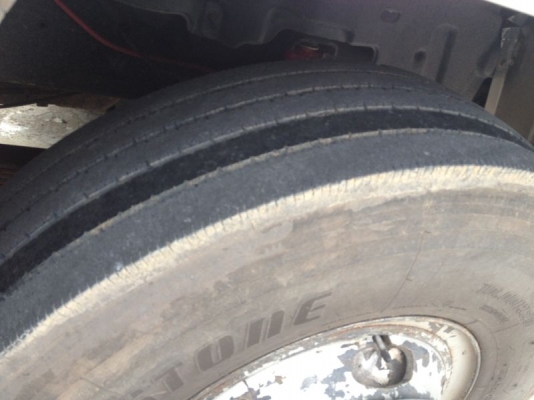 รถอิซูซุ 10 ล้อ ตู้เย็น เปลื่ยนเครื่อง 185 แรงม้า  สนใจติดต่อ 081 - 6079515