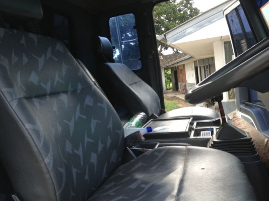 รถอิซูซุ 10 ล้อ ตู้เย็น เปลื่ยนเครื่อง 185 แรงม้า  สนใจติดต่อ 081 - 6079515