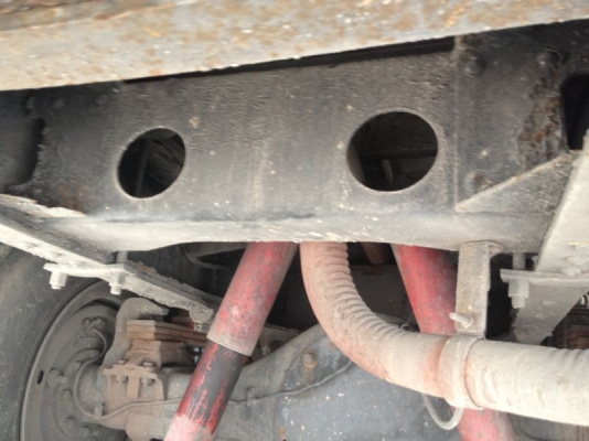 รถอิซูซุ 10 ล้อ ตู้เย็น เปลื่ยนเครื่อง 185 แรงม้า  สนใจติดต่อ 081 - 6079515