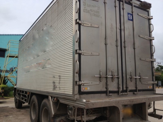 รถอิซูซุ 10 ล้อ ตู้เย็น เปลื่ยนเครื่อง 185 แรงม้า  สนใจติดต่อ 081 - 6079515