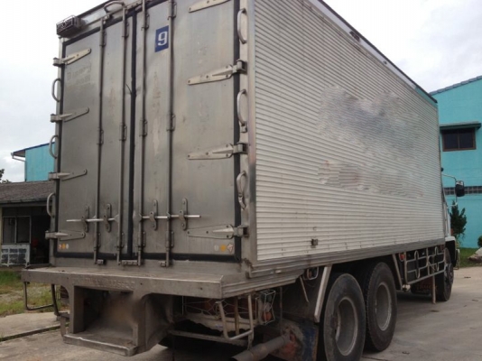 รถอิซูซุ 10 ล้อ ตู้เย็น เปลื่ยนเครื่อง 185 แรงม้า  สนใจติดต่อ 081 - 6079515