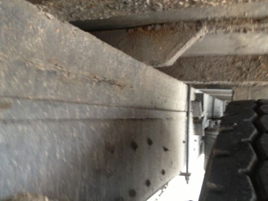 รถอิซูซุ 10 ล้อ ตู้เย็น เปลื่ยนเครื่อง 185 แรงม้า  สนใจติดต่อ 081 - 6079515