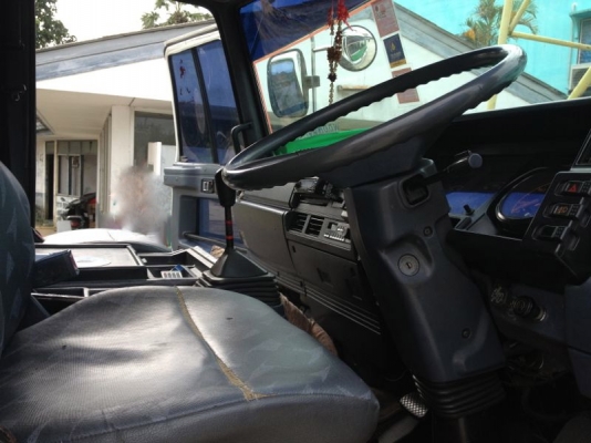 รถอิซูซุ 10 ล้อ ตู้เย็น เปลื่ยนเครื่อง 185 แรงม้า  สนใจติดต่อ 081 - 6079515