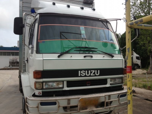 รถอิซูซุ 10 ล้อ ตู้เย็น เปลื่ยนเครื่อง 185 แรงม้า  สนใจติดต่อ 081 - 6079515