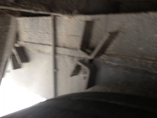 รถอิซูซุ 10 ล้อ ตู้เย็น เปลื่ยนเครื่อง 185 แรงม้า  สนใจติดต่อ 081 - 6079515