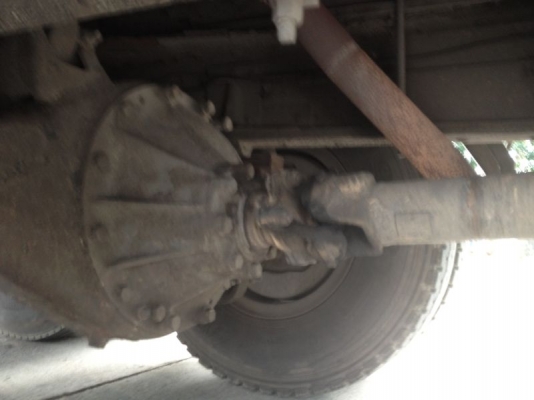 รถอิซูซุ 10 ล้อ ตู้เย็น เปลื่ยนเครื่อง 185 แรงม้า  สนใจติดต่อ 081 - 6079515