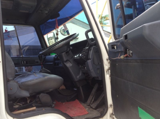 รถอิซูซุ 10 ล้อ ตู้เย็น เปลื่ยนเครื่อง 185 แรงม้า  สนใจติดต่อ 081 - 6079515