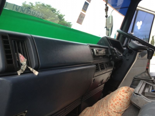 รถอิซูซุ 10 ล้อ ตู้เย็น เปลื่ยนเครื่อง 185 แรงม้า  สนใจติดต่อ 081 - 6079515