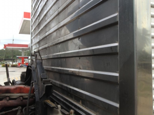 รถอิซูซุ 10 ล้อ ตู้เย็น เปลื่ยนเครื่อง 185 แรงม้า  สนใจติดต่อ 081 - 6079515