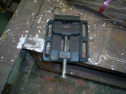 ปากกาจับงาน 4 นิ้ว ชนิดวางบนโต๊ะ หรือแท่นเจาะ