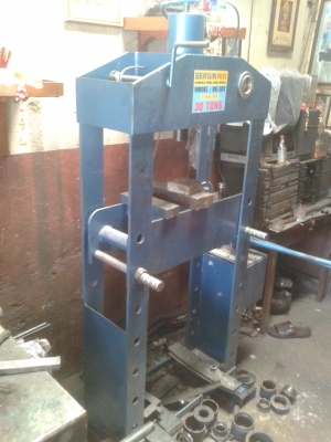 ขายเลิกกิจการเครื่องกลึง2แท่นอัด1