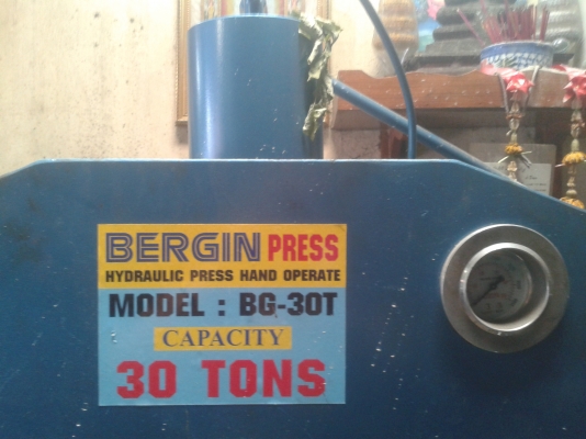 ขายเลิกกิจการเครื่องกลึง2แท่นอัด1