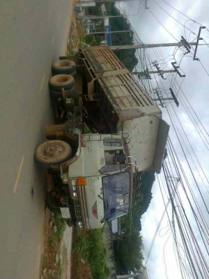10ล้อดั้มHINO F18 เครื่องเกียร์เดิม ดั้ืมสามมิตร คัซซีสวย