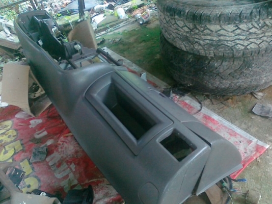 ขายแผงคอลโซลดราก้อนอาย สภาพดี อุปกรทุกอย่างมีเกือบครบ ขาดสองชิ้น ขาดแผงไต้พวงมาลัยกับ เรือนไมล์