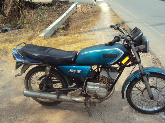 ขายรถยามาฮ่า r x s มีทะเบียน ชุดโอน  เครื่องดีสนใจติดต่อสรกฤช 081-8478107