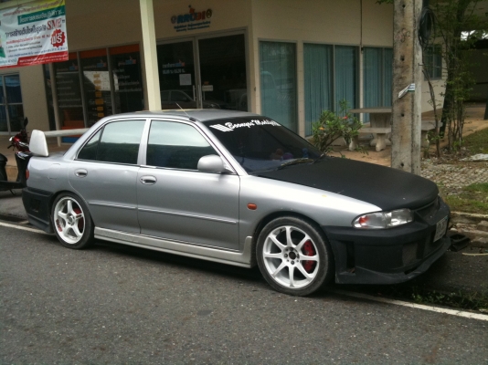 อีคาร์สเกิร์ตรอบคันแก๊ส